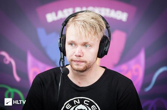 EWC 电竞世界杯圆满落幕 AG.AL 荣获双冠